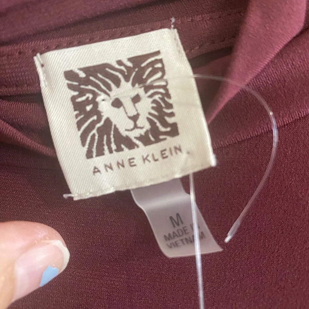 Anne Klein Burgundy Short Sleeve Top - Picture 3 of 4